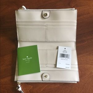 kate spade Bags - 💕kate spade Mulberry St Sftporcln Malea Wallet 💕 kate spade Bags - 💕kate spade Mulberry St Sftporcln Malea Wallet 💕